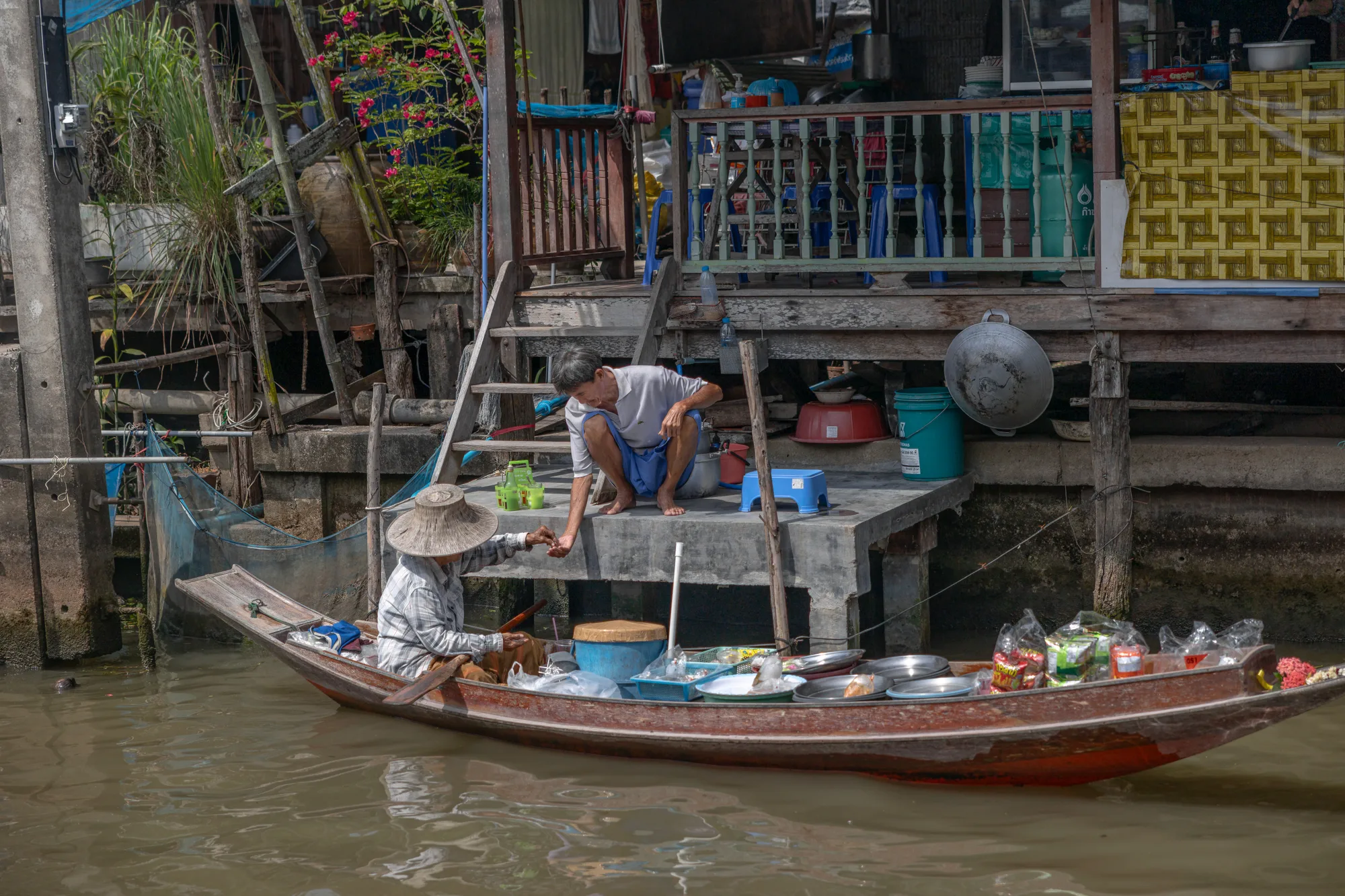 Market exchange at floating market